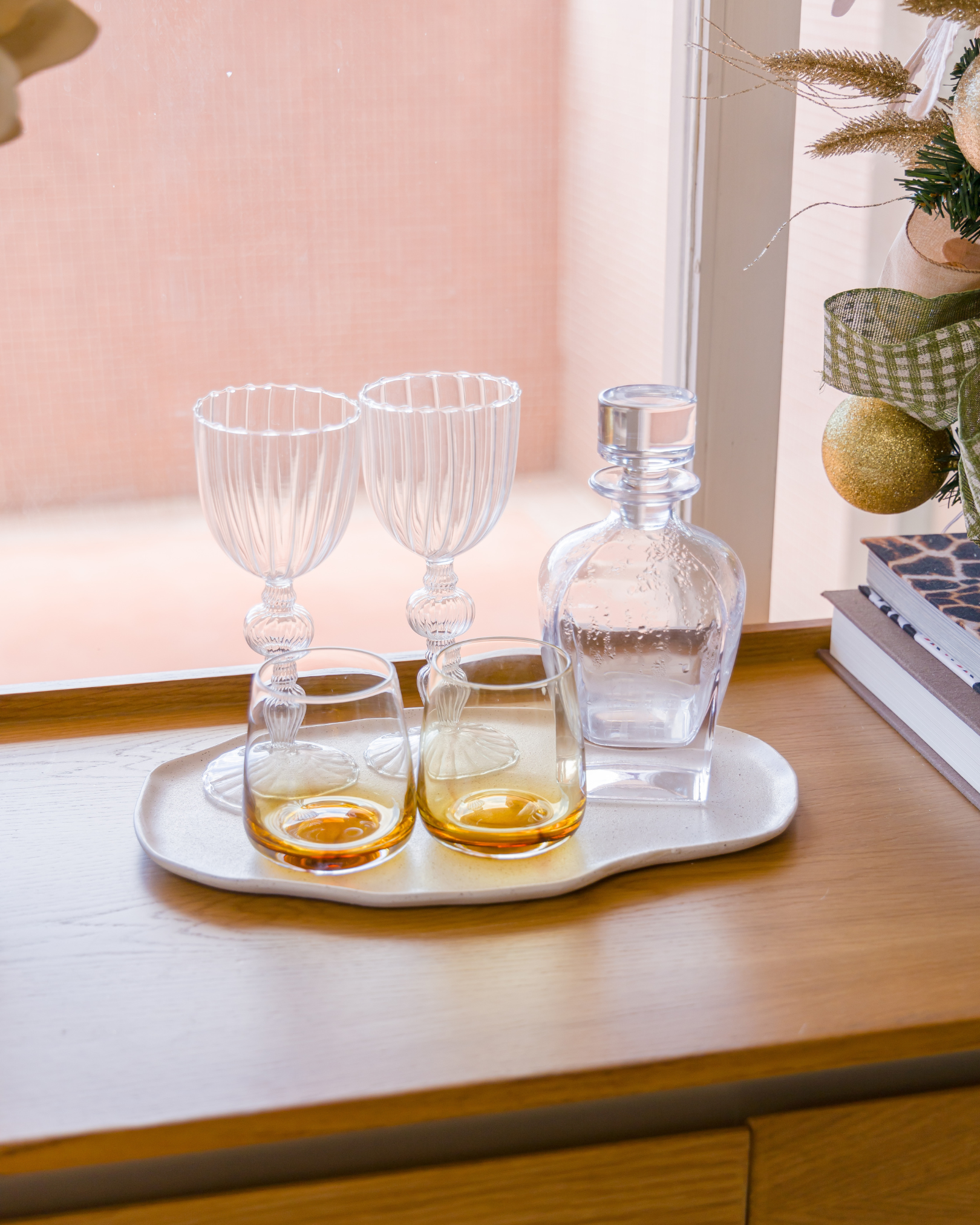 Bandeja Orgânica Branca em Cerâmica – 36x24,5 cm