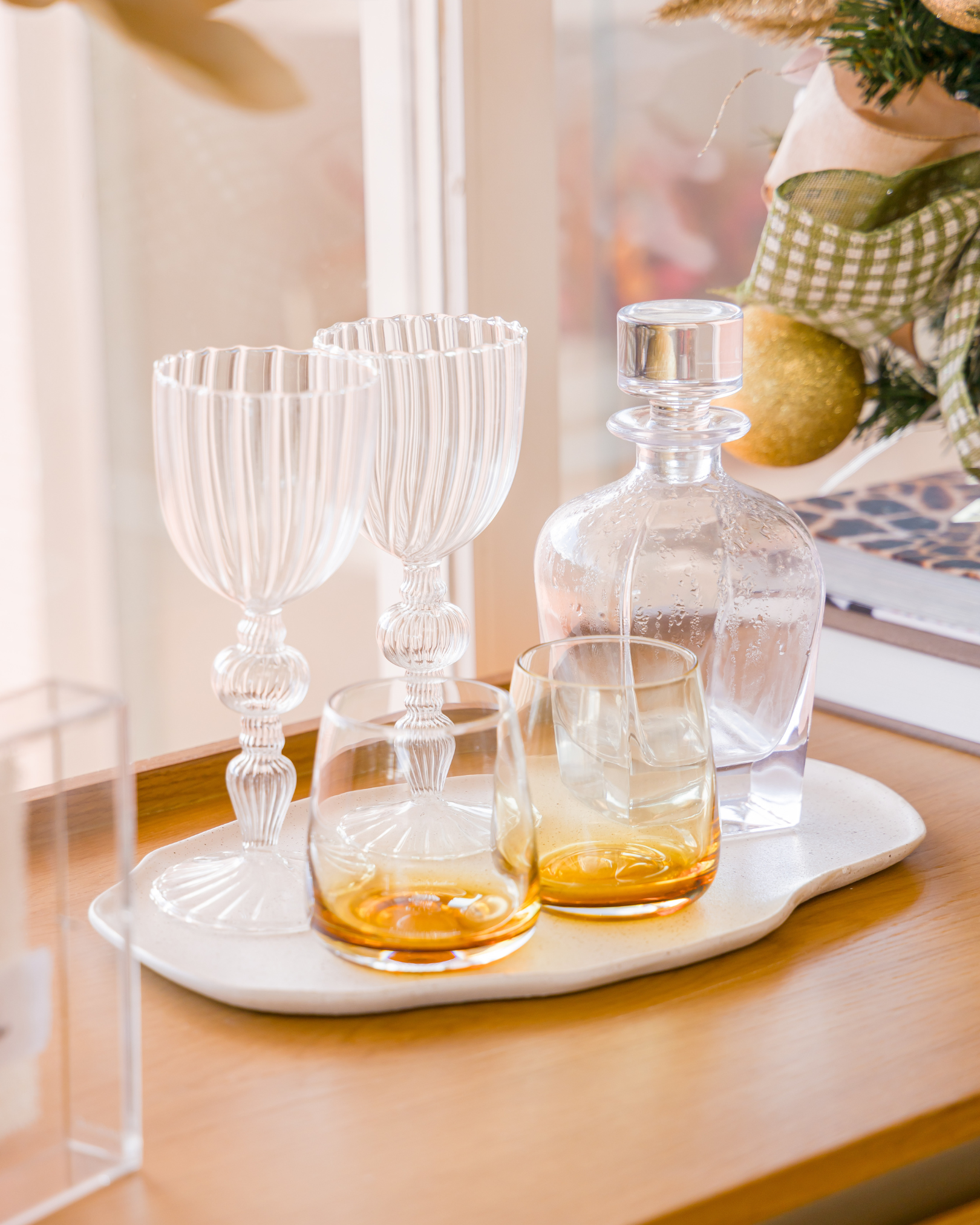 Bandeja Orgânica Branca em Cerâmica – 36x24,5 cm