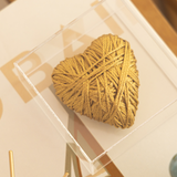 Caixa Acrílico Coração Fios de Cobre Dourado P