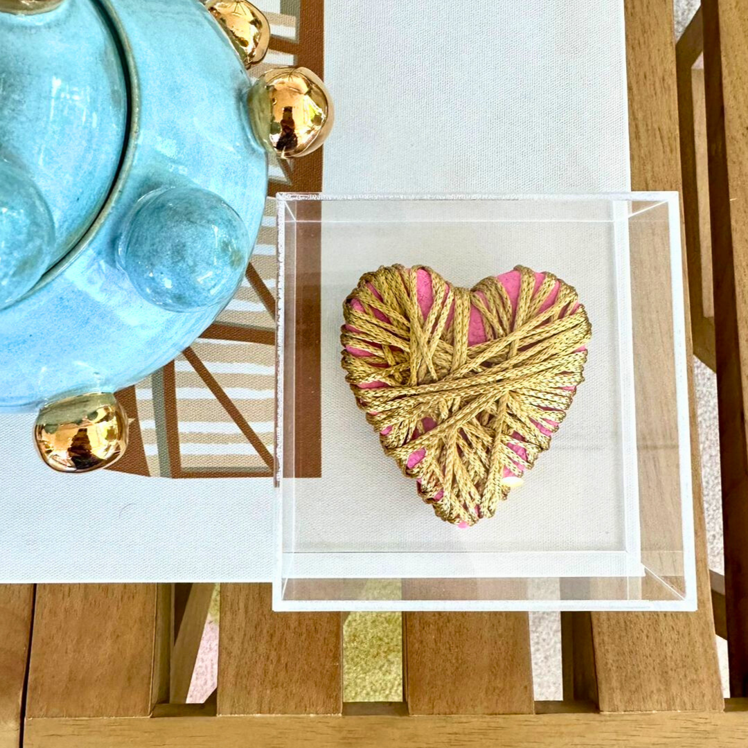 Caixa Acrílico Coração Fios de Cobre Rosa e  Dourado P