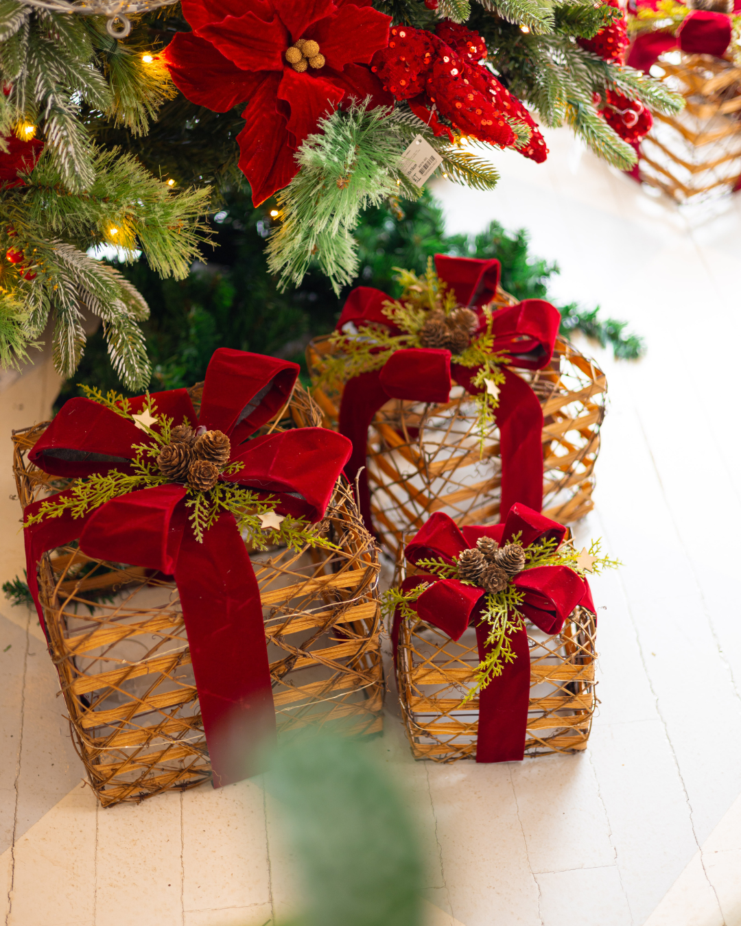 Conjunto de 3 Caixas de Presentes Natalinos com LED - Vermelho