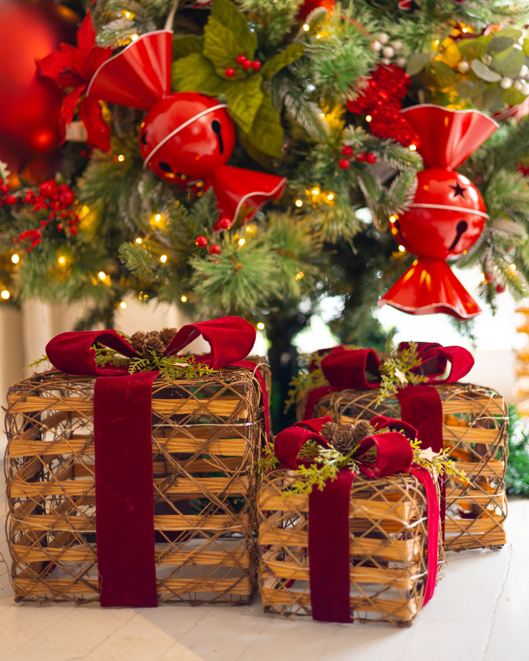 Conjunto de 3 Caixas de Presentes Natalinos com LED - Vermelho