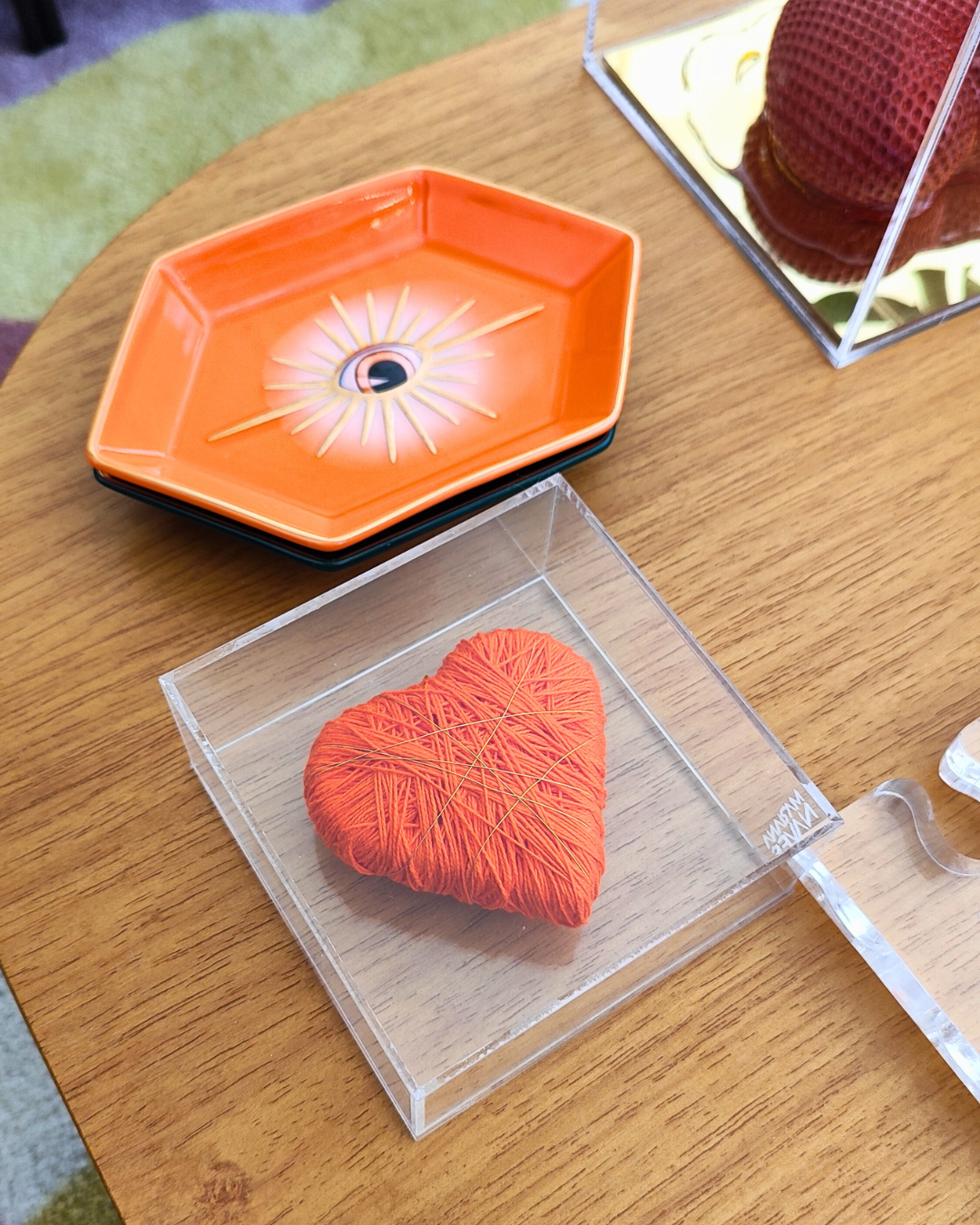 Caixa Acrílico Coração Fios de Cobre Laranja -  P