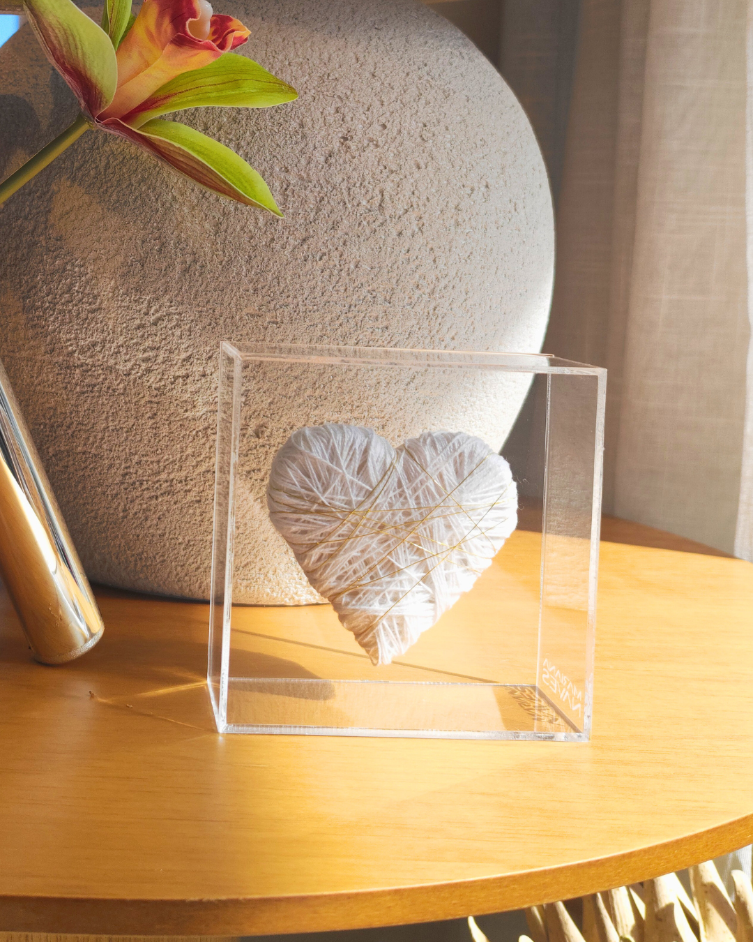 Caixa Acrílico Coração Fios de Cobre Branco -  P