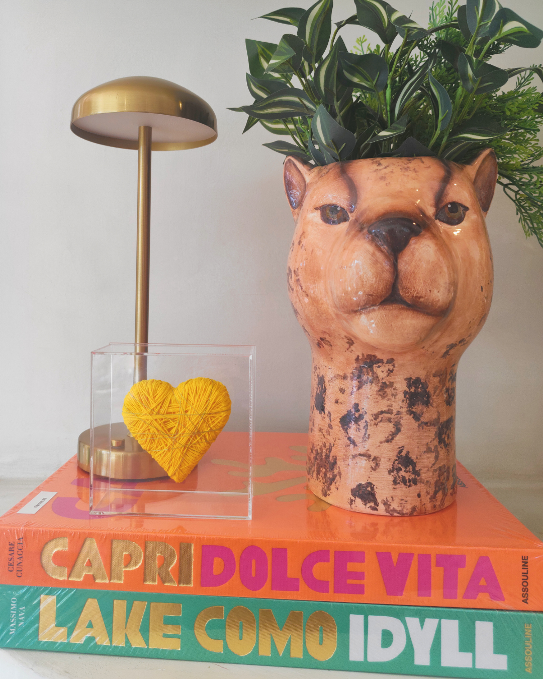 Caixa Acrílico Coração Fios de Cobre Amarelo -  P