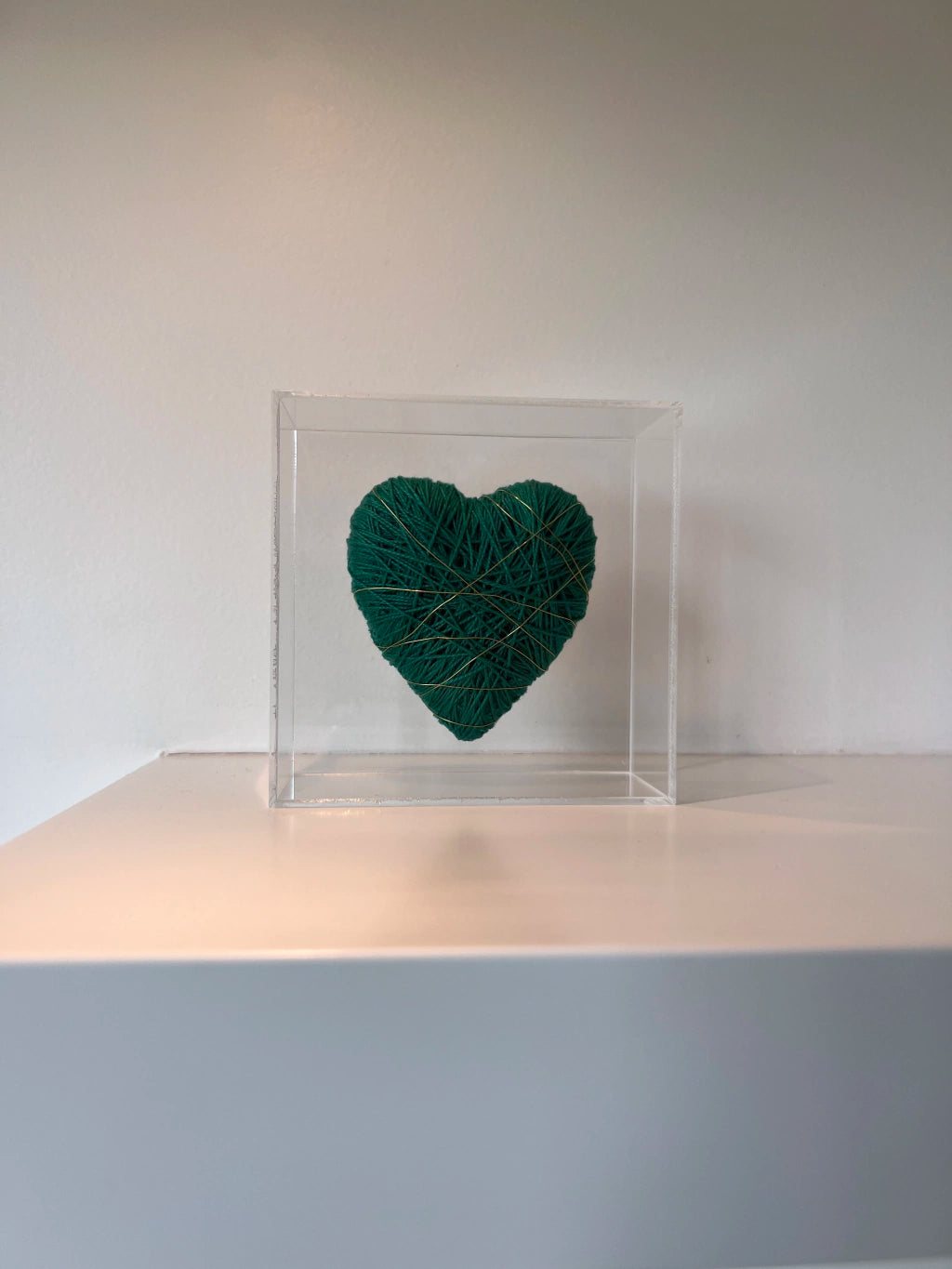 Caixa Acrílico Coração Fios de Cobre Verde -  P
