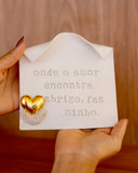 Pergaminho Personalizado em Cerâmica - "Onde o Amor encontra Abrigo, faz Ninho" - 14x14 cm