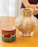 Vaso Tomato G em cerâmica com estampa de tomates de pegada retrô