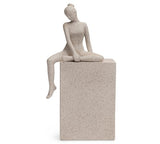 Escultura Menina Serena em Polirresina