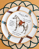 Prato de sobremesa de cerâmica Haras de 20 cm em formato coup, branco com ilustração de cavalo.
