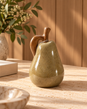 Pêra decorativa em cerâmica esmaltada bege com 15 cm de altura