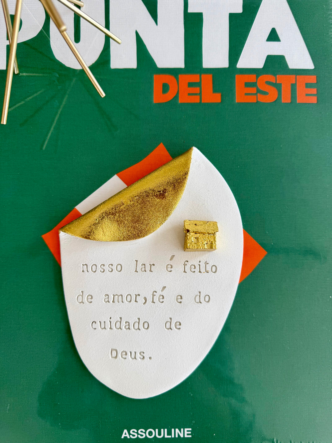 Peça Personalizada em Cerâmica - "Nosso Lar é Feito de Amor..." - 16x11cm