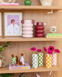 Vaso Decorativo Loop Bordô com Esferas Rosas – 29 cm