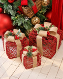 Trio Trama Vermelha, conjunto de três caixas decorativas de Natal em trama vermelha com laço em tom natural e raminho de azevinho com frutinhas.