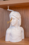 Escultura Menina Busto Branco Libélula