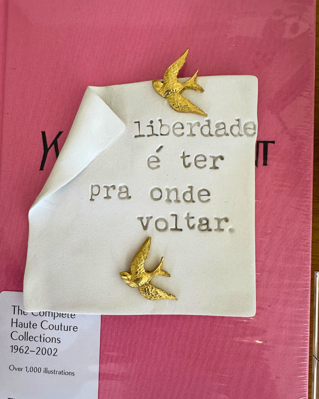 Pergaminho Personalizado em Cerâmica - "Liberdade é ter para onde Voltar"