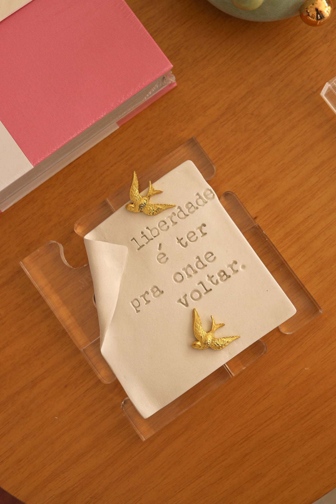 Pergaminho Personalizado em Cerâmica - "Liberdade é ter para onde Voltar"