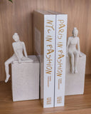 Escultura Menina Sentada em Polirresina