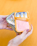Kit Peixe Marinho – Rosa, Azul e Laranja – Cerâmica – 12x7x7 cm (com 4 Porta Hashi Peixe – Azul e Branco – Cerâmica – 10
