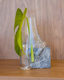 Vaso Orgânico em Vidro com Base Marmorizada Cinza – 17 cm