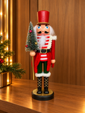 Quebra-Nozes Sentinela de Natal II em madeira, vermelho e verde musgo segurando árvore de Natal – quebra-nozes de Natal 28cm