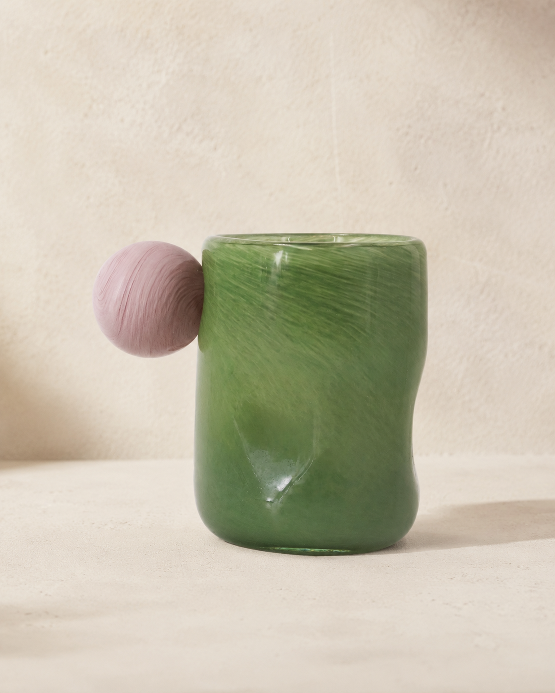 Copo de Vidro Drop Verde com Detalhe Rosa – 380 ml