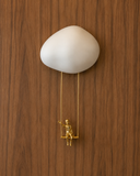 Escultura Decorativa Nuvem com Menino no Balanço – Off White e Dourado – 24 cm
