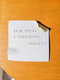 Pergaminho Personalizado em Cerâmica - "Seja Forte e Corajoso" - 14x14 cm