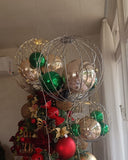 Esfera decorativa iluminada de 30 cm com fio de LED branco quente em estrutura metálica vazada
