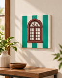 Azulejo decorativo de cerâmica Voilà Finestra 20x20 cm, com listras verde-esmeralda e brancas e janela em arco bordô em relevo.