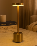 Luminária de Mesa em Metal Dourado