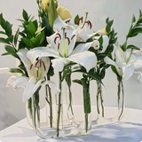 Vaso decorativo composto por oito pontas.  Peça moderna e criativa, agrega sofisticação para sua decor.  Tamanho: 38 x 18 cm